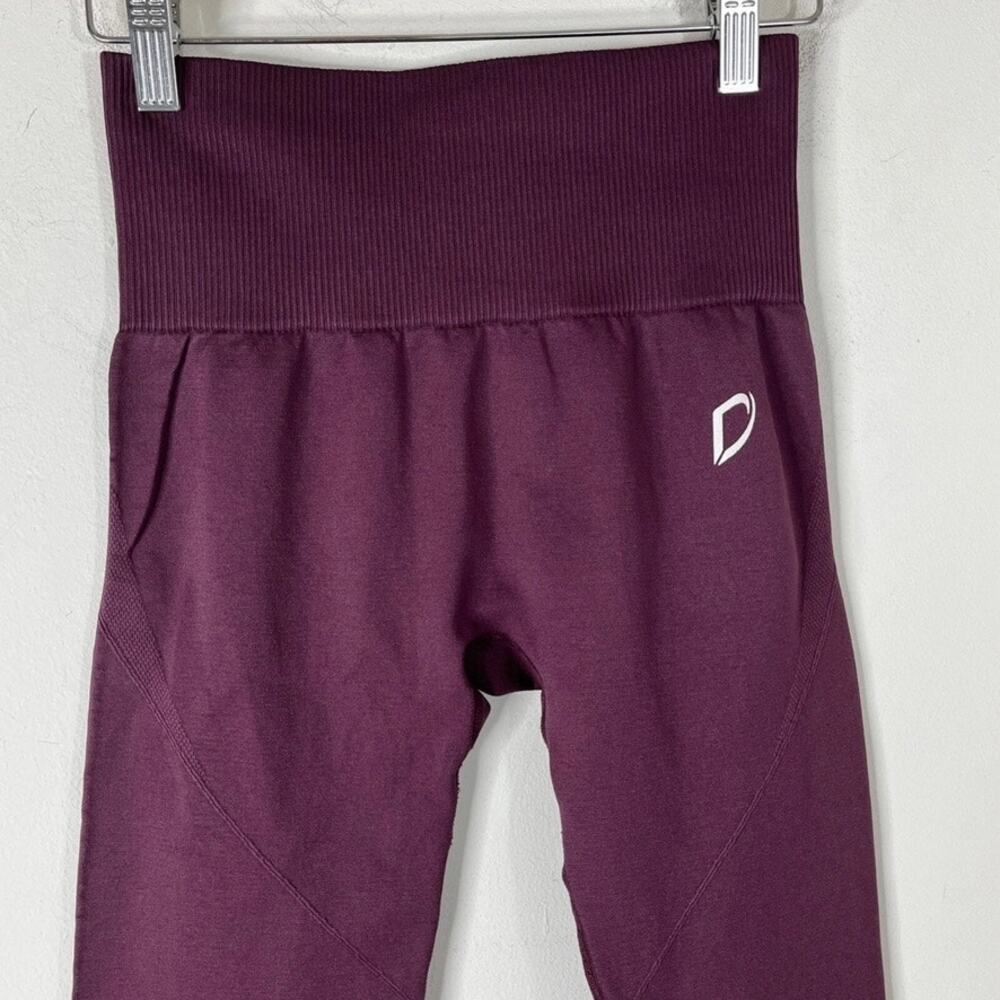 Seamless Athletic Leggings Women's Size XS Purple High Rise 7/8 Compression - Picture 4 of 7